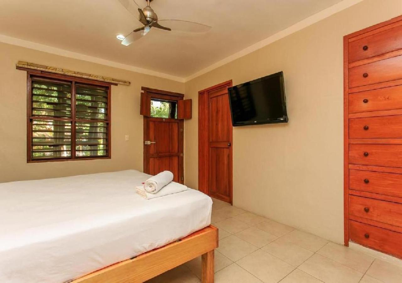 Esduma Iguanas Hotel Playa Del Carmen Buitenkant foto