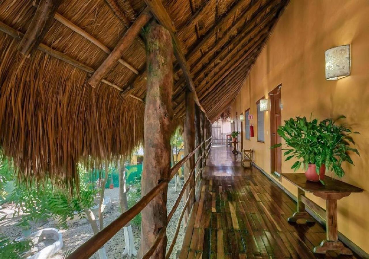 Esduma Iguanas Hotel Playa Del Carmen Buitenkant foto